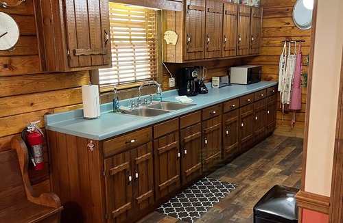 Hiawassee Cabin | Pine River Cabin, River Front, Catch Release Fishing. Ranch Home, Dogs Ok