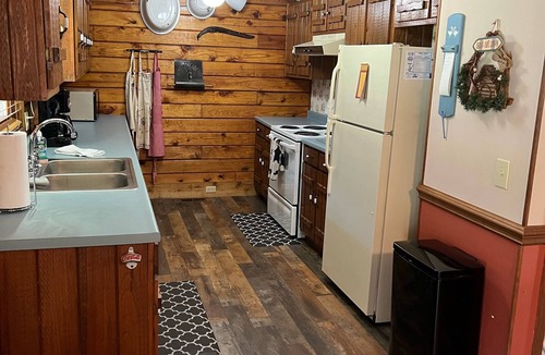 Hiawassee Cabin | Pine River Cabin, River Front, Catch Release Fishing. Ranch Home, Dogs Ok