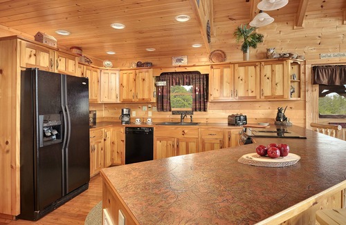 Smoky Mountains Cabin | Ping Pong/Shuffleboard/Sunsets/Theater/Fireplaces/Hot Tub/Pool/Fish Access