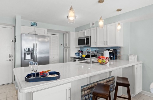Sunnyside Condo | Pinnacle Port by Book That Condo