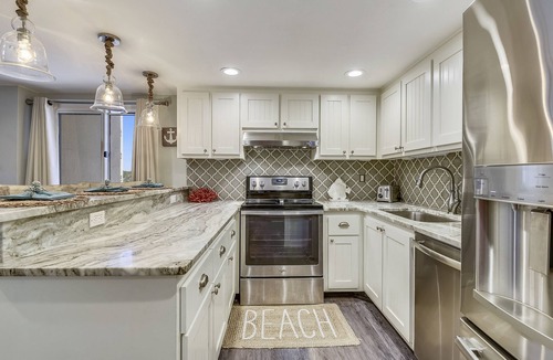 Sunnyside Condo | Pinnacle Port by Book That Condo