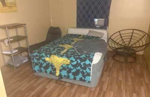 Northwest Orlando Hostel | Pixie hollow single vacation retreat resort space