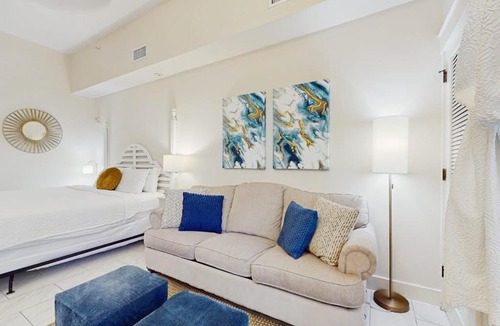 Baytowne Wharf Hotel | Pleasant studio at The Baytowne Wharf with shared pool hot tub shopping & events
