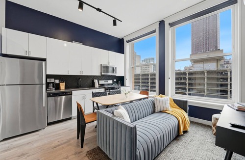 The Loop Hotel | Plymouth Collection: 3BD 2BA with Gym & Rooftop