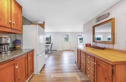 Ellsworth House | Pointe Branch Lake-Waterfront!