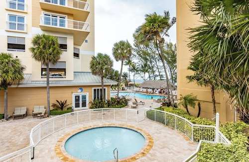 Pompano Beach Condo | Pompano Beach | Friends Ocean Coast Retreat | Pool + Beach | 2BR