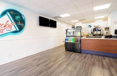Pompano Beach Condo | Pompano Beach | Sunny Coast Retreat | Ocean, Pools & Relaxation