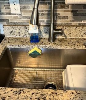 Painters Walk Apartment | Pool Bch Hm 30m to Daytona St Aug Pvt Guest Apt