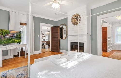 South Bend House | Pool, Deck & Modern Amenities! Hollyhock Hideaway
