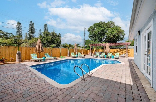 West Palm Beach House | Pool - Game Room - Mini Golf - Hot Tub - Fire Pit - West Palm Beach