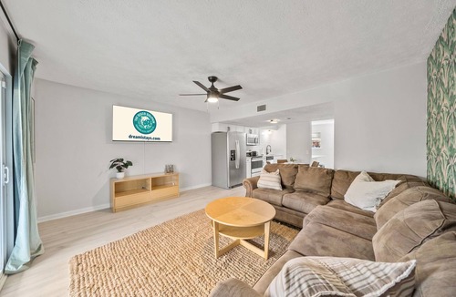 Holiday Beach House | Pool + Games + Outdoor Dining + Walk to the Beach - The Disco Dolphin PCB
