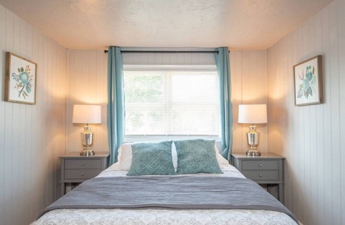Mount Aetna House | Pool, Grill, Private Pond + Kayaks | Country Haven