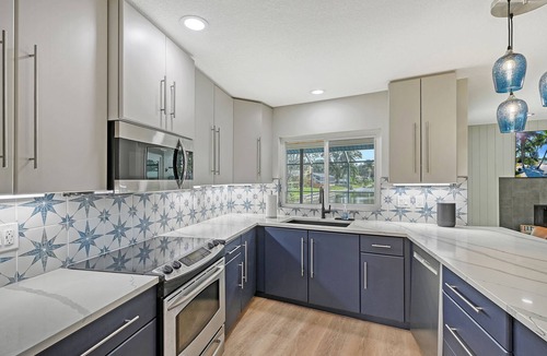 South Gate Ridge House | Poolside Oasis - Modern spacious 3 bedroom, 2 bathroom private pool home in Sarasota near Siesta Key