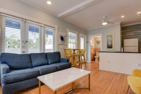 Downtown Apartment | Poolside Suite