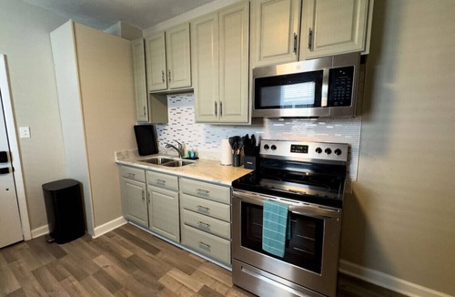 Portsmouth House | Portsmouth 2BR/1BA Getaway