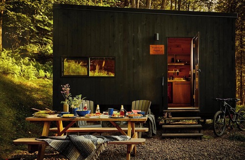 Asheboro Cabin | Postcard Cabins Asheboro, Outdoor Collection by Marriott Bonvoy