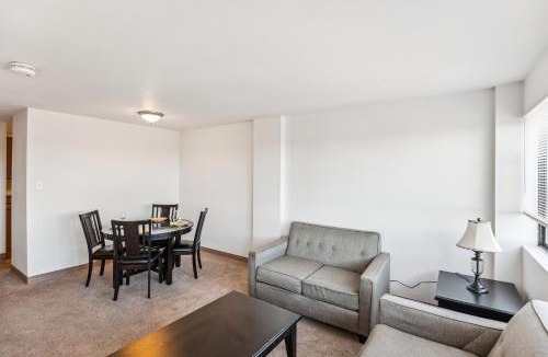 Downtown Harrisburg Apartment | PP 2401 Modern Corporate 2br Suite pool, Gym