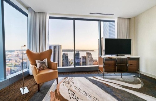 Downtown Seattle Hotel | Premier King Suite w/Spa Access & City Views