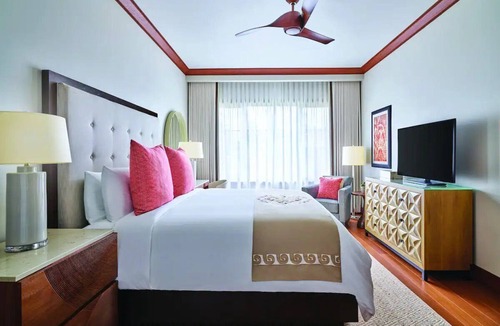 Lihue Hotel | Premier Multi-Level Townhome w/Private Lanai, Swimming Pool, & Coastal Views