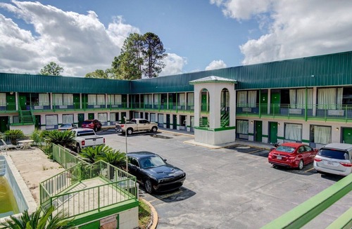 Douglas Apartment | Premium 2 Queen Bed|Douglas GA