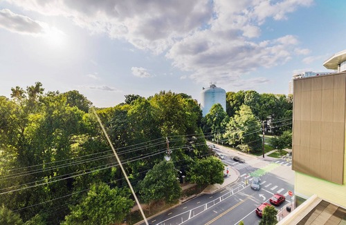 North Bethesda Apartment | Premium North Bethesda 1BR w/Gym, Rooftop Pool & W/D, by Blueground