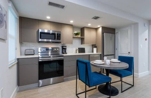 North Naples Hotel | Premium Suite, 1 Bedroom with Full Kitchenn