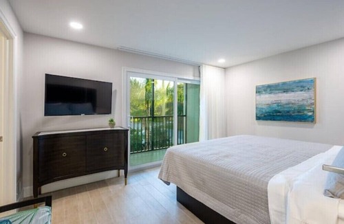 North Naples Hotel | Premium Suite, 1 Bedroom with Full Kitchenn