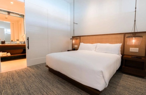 Florida Central Atlantic Coast Hotel | Premium Tower Flat | Evermore Orlando | Prime Evermore Bay View