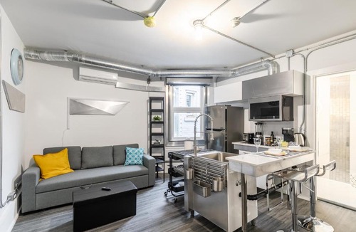 Lowertown Apartment | PRIME Downtown - Upscale 1BR in the Byward Market!