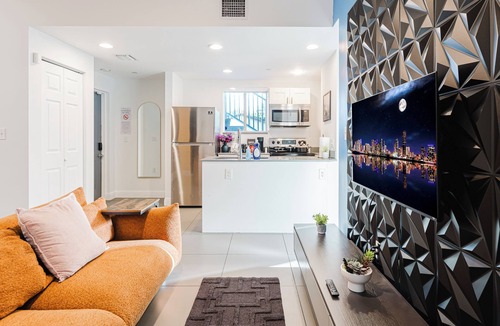 Wynwood Art District Apartment | Prime Location Free Parking By Nightlife & Eats