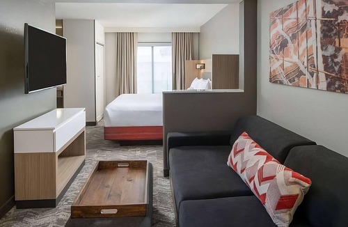 Donelson Hotel | Prime Location in Nashville! Kitchenette, Pool, Pet-friendly, Free Parking!