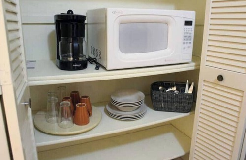 Ludlam Apartment | Private Apartment Miami Kendall near Zoo, The Falls Mall, and Miami Dade College