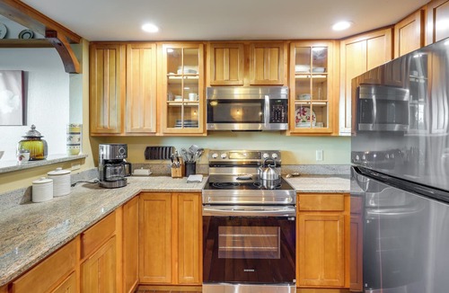 Mountain Air Condo | Private Balcony! Mtn-View Sanctuary in Burnsville