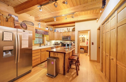 Deep Gap Cabin | Private Cabin on 2 Acres: Hot Tub, 10 Mi to Boone!