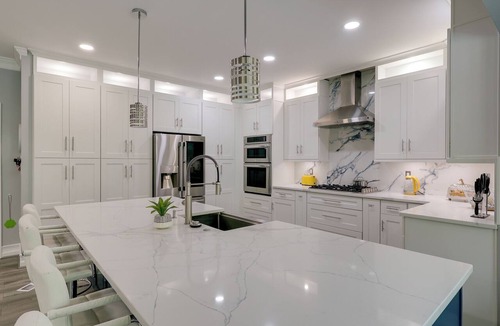 Golts Apartment | Private Deck & Shared Pool: Townsend Apartment