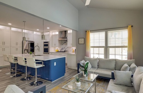 Golts Apartment | Private Deck & Shared Pool: Townsend Apartment