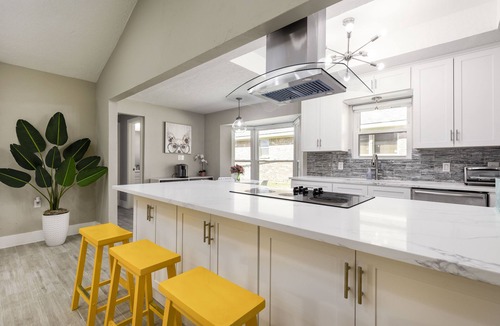 Richardson House | Private Family Heated Pool and Spa, 2 King Beds, Cornhole, Grill, Foosball, Game