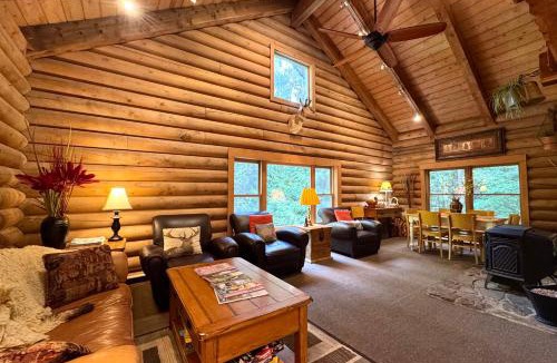 Blanchard House | Private Forest Lodge Near Silverwood Theme Park - Sleeps 10