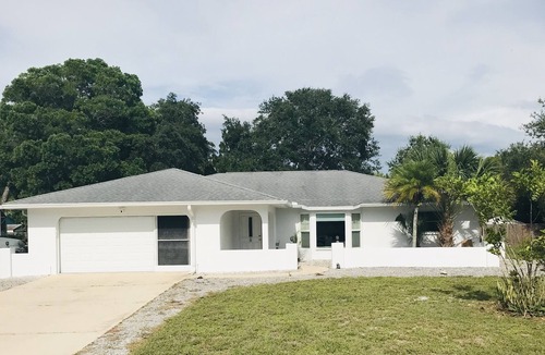 Englewood South House | Private fully furnished residence a short drive or bike ride to Manasota beach.