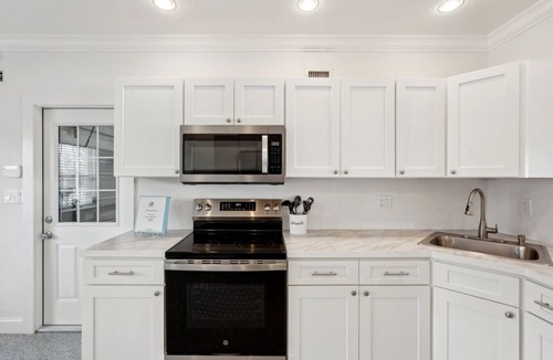 Saint Armands Key House | Private Heated Pool & Fenced Yard - Pets Welcome! Private Gate to St. Armands!