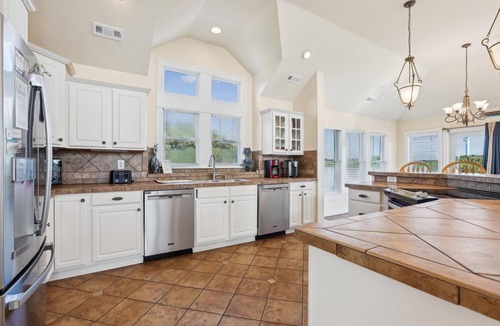 Pine Island House | Private heated pool, hot tub, Pool table, pet friendly. 9 Bdrm w/10th sleeping area