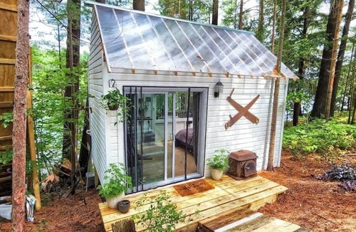 Brantingham House | Private Island, 5 Homes, 2 HotTub, Boat -Sleeps 17