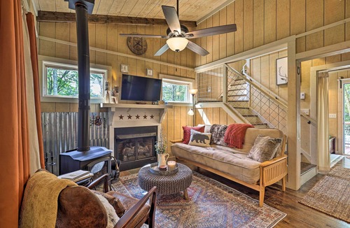 Lansing Cottage | Private Lansing Oasis, 8 Miles to Creeper Trail!