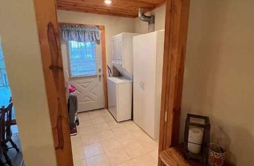 Hatfield Cabin | Private Log Cabin near Lake Arbutus and ATV trails