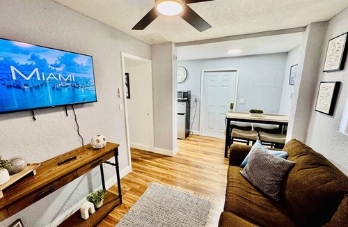 Ludlam House | Private Miami Bungalow | FIU + Free Parking