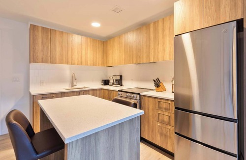 Fenway–Kenmore Apartment | Private Modern Apt with Kitchen and Gym
