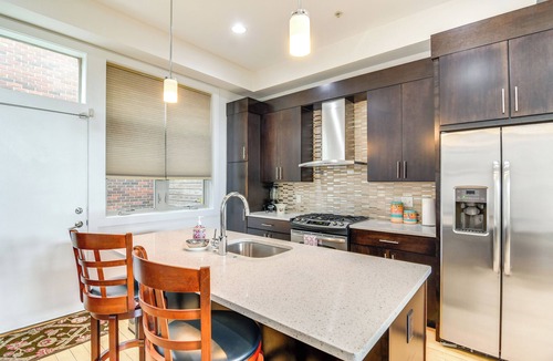 Old City House | Private Patio! Stay By Old Town, Lincoln Financial