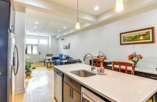 Old City House | Private Patio! Stay By Old Town, Lincoln Financial