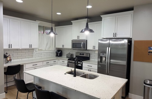 Eagle House | Private Pickleball, Basketball, Gaming Room!