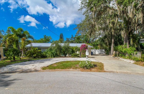 Gulf Gate Estates House | Private Pool, Near Siesta Key Beach, Blue Dolphin
